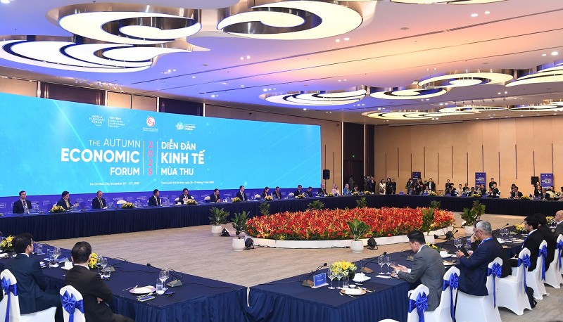 Các đại biểu cho rằng một nền kinh tế thông minh không chỉ dựa trên công nghệ, mà còn là sự kết hợp giữa quản trị, hợp tác, đổi mới sáng tạo xoay quanh đòi hỏi thực tiễn của cuộc sống. Nguồn: VGP.