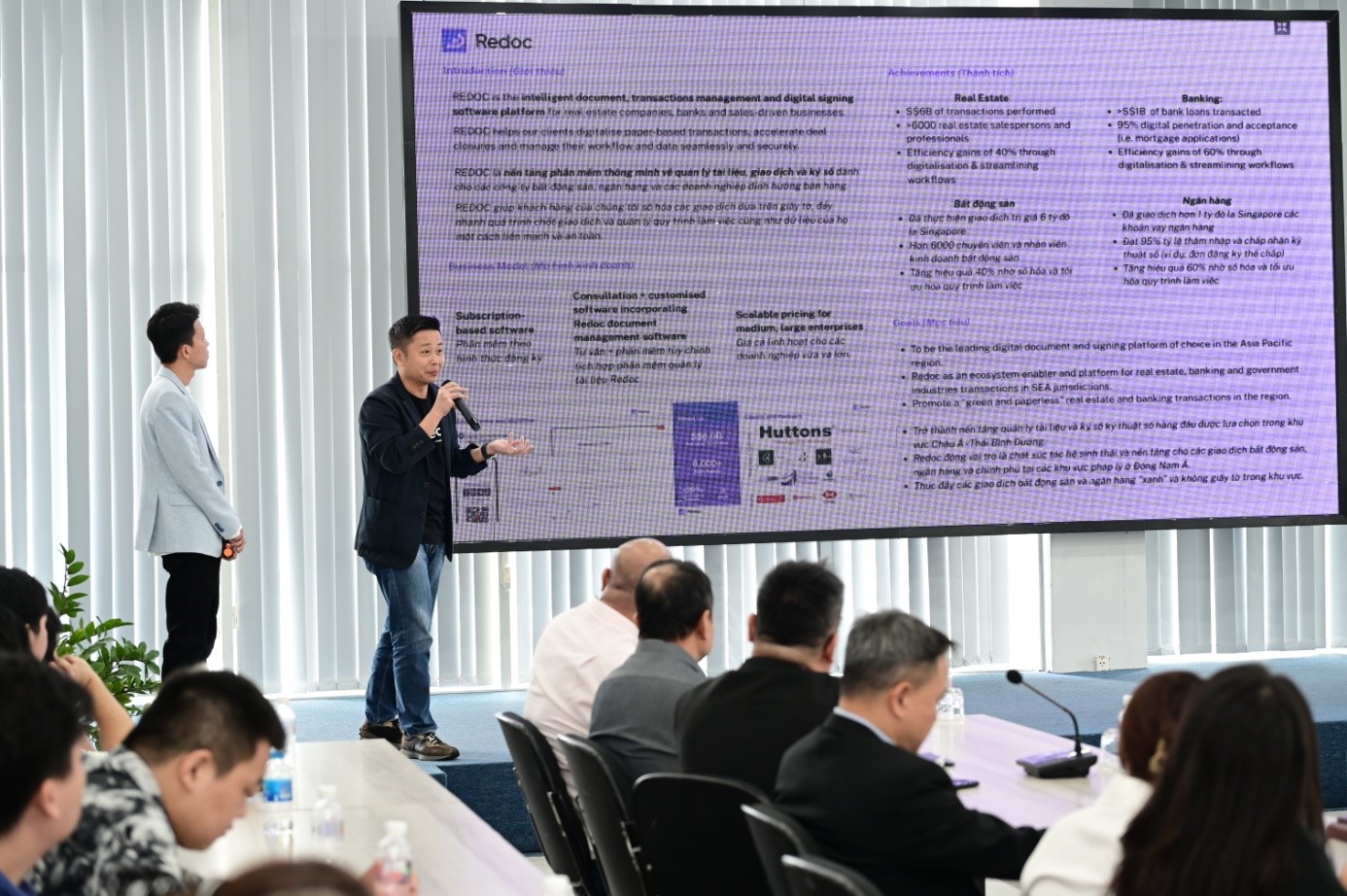 Đại diện startup Redoc giới thiệu về công nghệ số hóa tài liệu