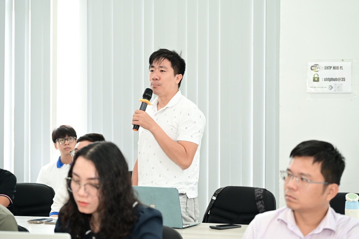 Đại diện startup tại Vườn ươm Doanh nghiệp CNC SHTP giới thiệu về dự án